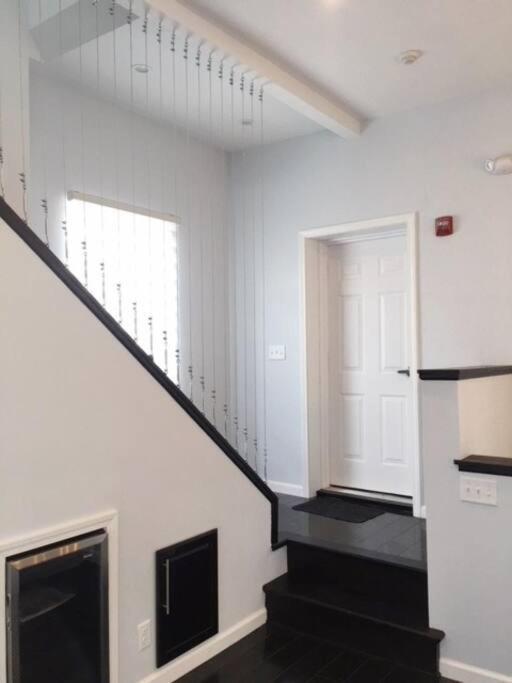 Luxury Three Story Apartment In Short North Columbus Exterior photo